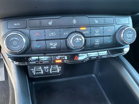 Used 2025 Dodge Durango GT RWD image 30