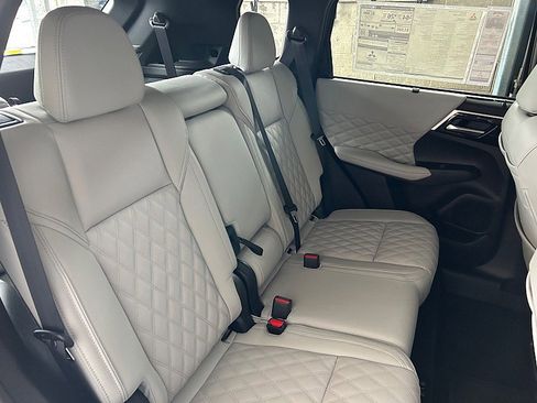 New 2025 Mitsubishi Outlander SEL image 26