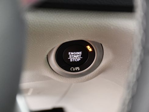 Used 2024 Chrysler Pacifica Touring-L FWD image 17
