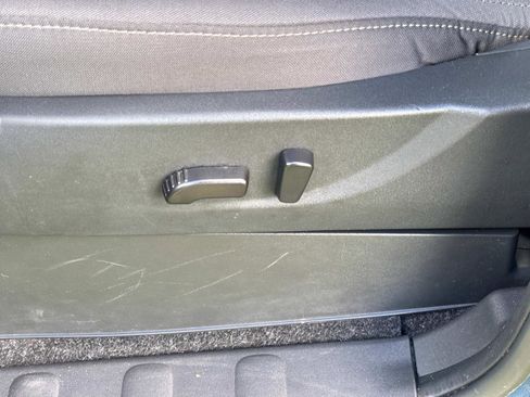 Used 2024 Nissan Frontier SV w/ Technology Package image 18