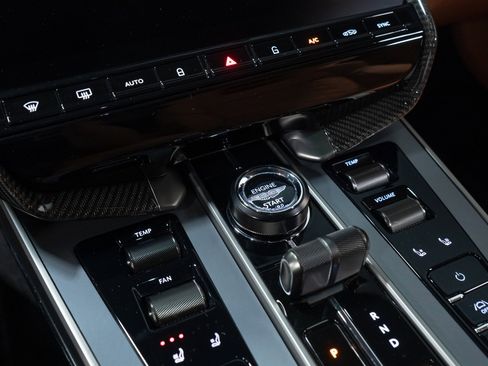 Used 2025 Aston Martin Vanquish image 56