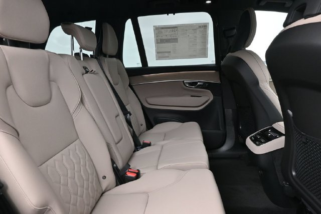New 2027 Volvo XC90 B5 Plus AWD/4WD image 33