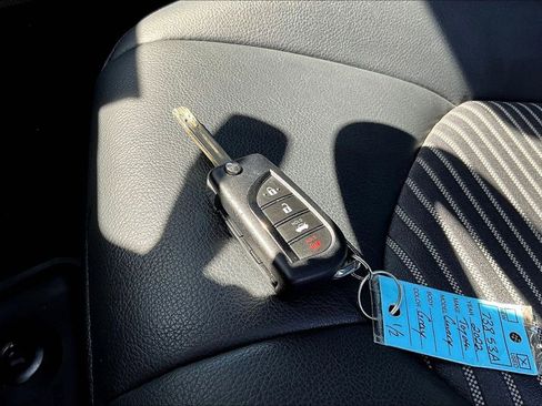 Used 2022 Toyota Camry SE FWD image 33