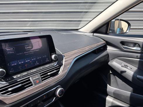 Used 2025 Nissan Altima 2.5 SV FWD image 34