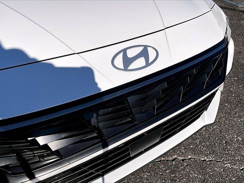 Used 2024 Hyundai Elantra SEL w/ Convenience Package image 28