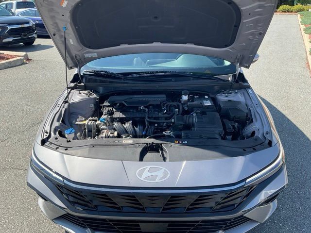 Used 2025 Hyundai Elantra SEL FWD image 22