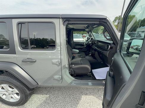 Used 2022 Jeep Wrangler Unlimited Sport AWD/4WD image 24