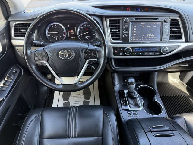 Used 2017 Toyota Highlander SE AWD/4WD image 11