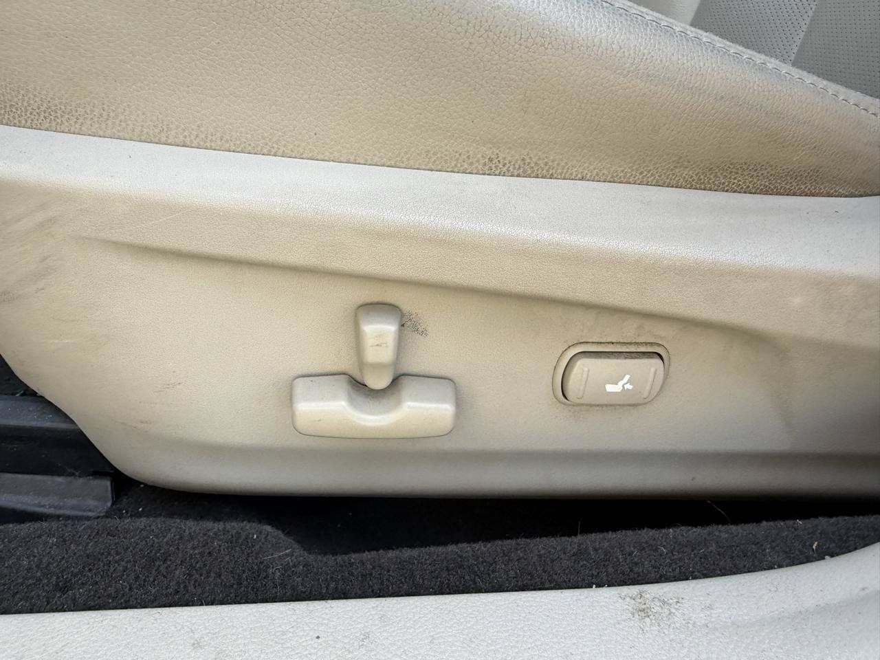 Used 2011 Subaru Legacy 2.5i Limited AWD/4WD image 13