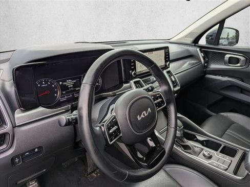 Used 2022 Kia Sorento S FWD image 11