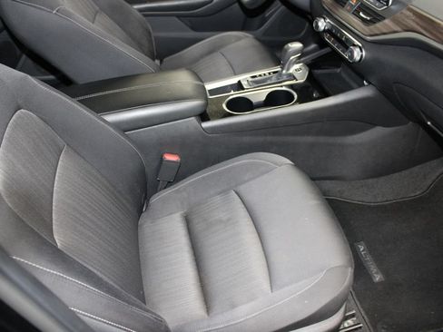 Used 2024 Nissan Altima 2.5 SV FWD image 19
