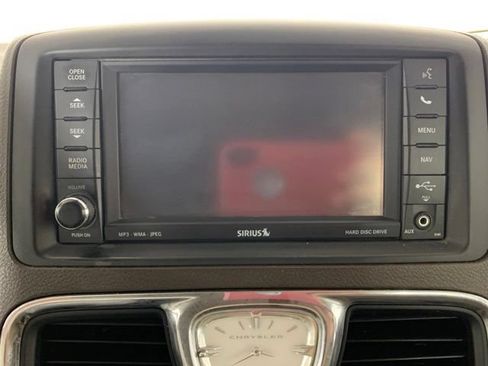 Used 2012 Chrysler Town & Country Touring-L w/ Premium Group FWD image 3