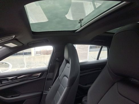 Used 2024 Porsche Panamera image 16