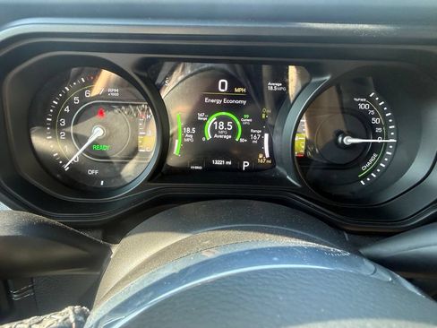 Used 2025 Jeep Wrangler Unlimited Sahara AWD/4WD image 24