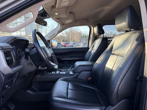 Used 2023 Ford Expedition Max XLT image 11
