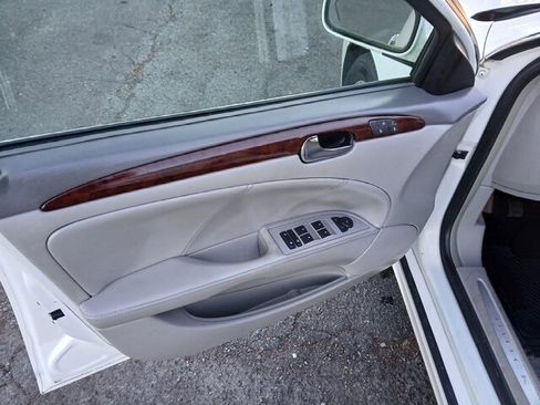 Used 2010 Buick Lucerne CXL image 7