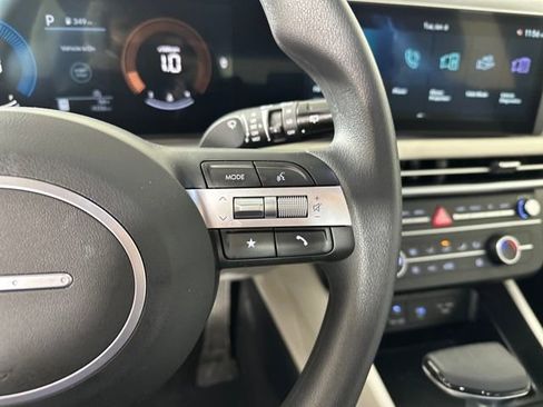 Certified 2025 Hyundai Tucson SE image 44