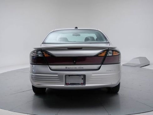 Used 2004 Pontiac Bonneville SE image 4