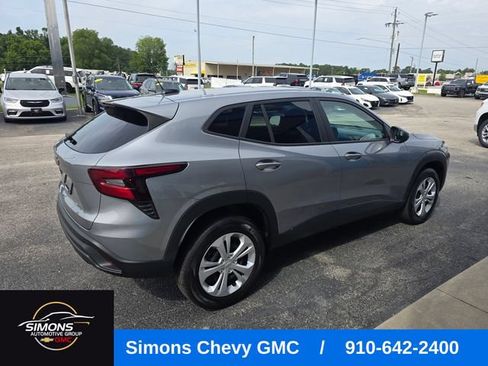 Used 2024 Chevrolet Trax LS w/ Driver Confidence Package FWD image 5