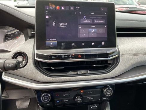 Used 2022 Jeep Compass Latitude image 9