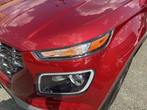 Certified 2025 Hyundai Venue Limited FWD image 7