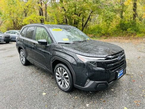 Used 2025 Subaru Forester Touring image 3