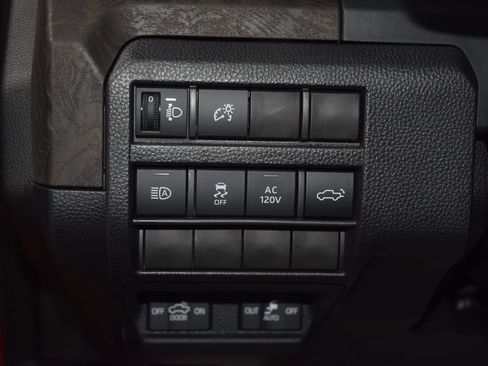 Used 2025 Toyota Tacoma Limited AWD/4WD image 32