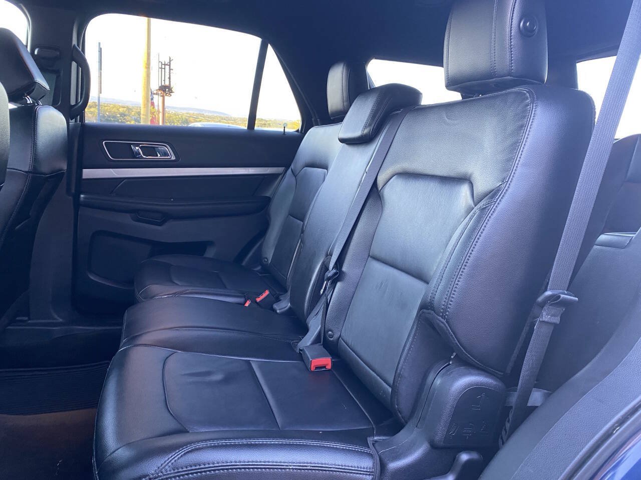 Used 2016 Ford Explorer XLT w/ Equipment Group 202A AWD/4WD image 14