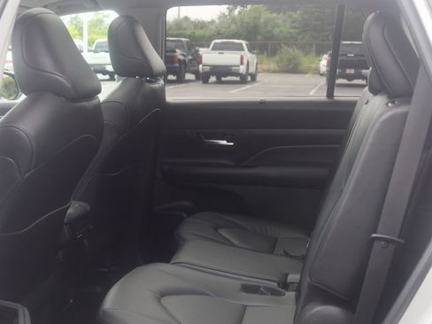 Used 2025 Toyota Grand Highlander AWD image 22