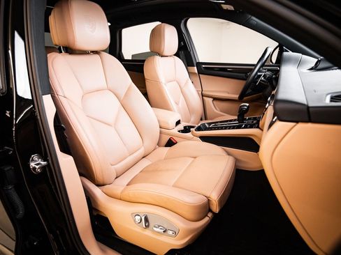 Certified 2023 Porsche Macan AWD/4WD image 29