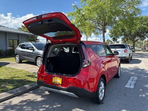 Used 2025 Kia Soul LX w/ LX Technology Package FWD image 18