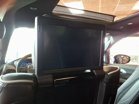 New 2026 Chrysler Pacifica Limited w/ Uconnect Theater Family Group image 12