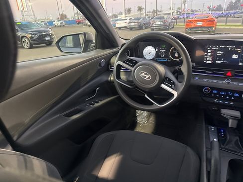 Used 2024 Hyundai Elantra SEL image 14