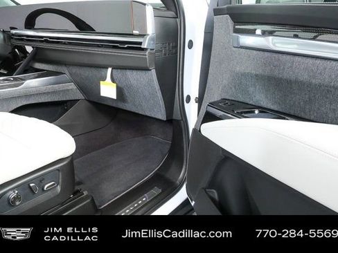 Certified 2026 Cadillac Escalade V w/ LPO, ONYX Package image 27