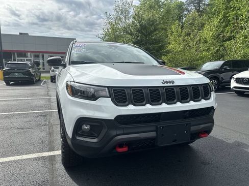 Used 2025 Jeep Compass Trailhawk AWD/4WD image 11