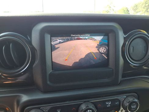 Used 2022 Jeep Wrangler Unlimited Sport AWD/4WD image 22