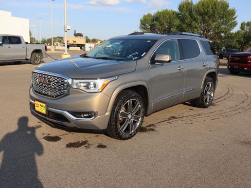 Used 2019 GMC Acadia Denali w/ Technology Package AWD/4WD image 3