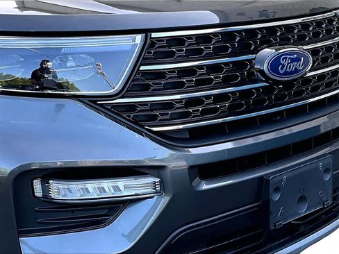 Used 2020 Ford Explorer XLT w/ Equipment Group 202A AWD/4WD image 30