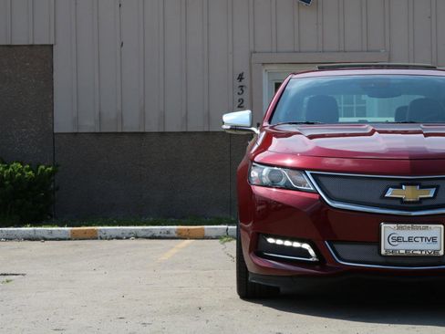 Used 2017 Chevrolet Impala Premier w/ Enhanced Convenience Package FWD image 4