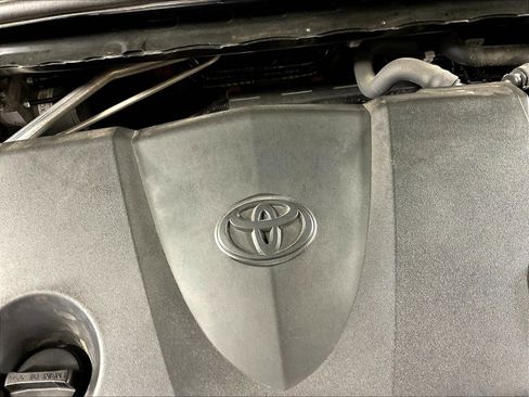 Used 2021 Toyota Camry SE w/ Cold Weather Package FWD image 30