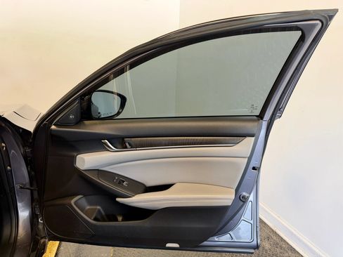 Used 2018 Honda Accord Touring image 28