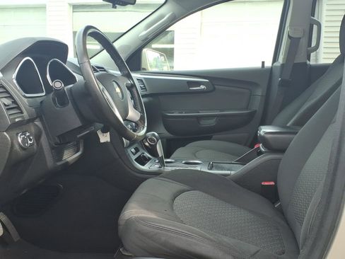 Used 2011 Chevrolet Traverse LT w/ Personal Connectivity Package image 8