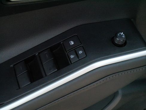Certified 2025 Toyota Highlander XLE AWD/4WD image 19