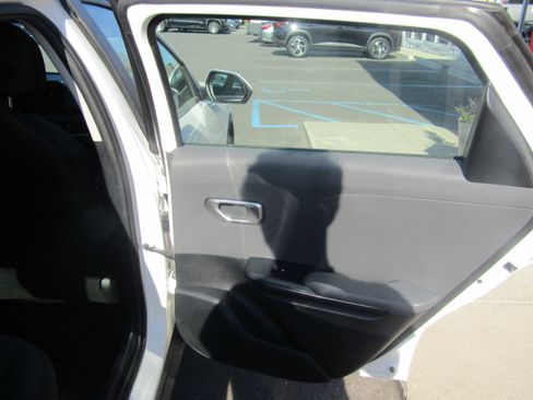 Used 2025 Kia K4 FWD image 12
