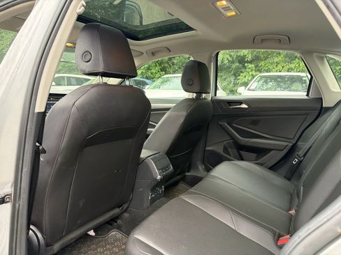 Used 2019 Volkswagen Jetta SE w/ Cold Weather Package FWD image 6