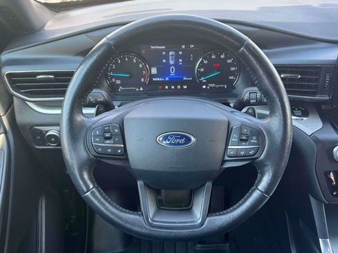 Used 2020 Ford Explorer XLT w/ Equipment Group 202A AWD/4WD image 18