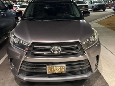 Used 2019 Toyota Highlander SE w/ Nightshade Edition image 1