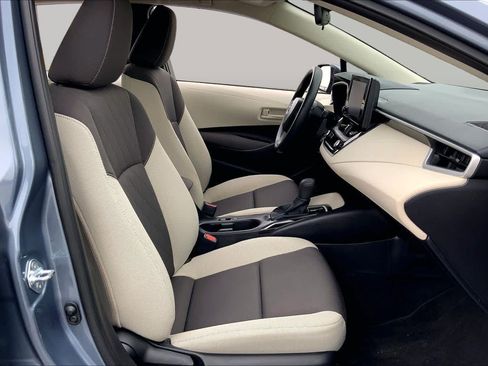 Used 2025 Toyota Corolla LE FWD image 9