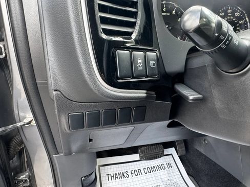 Used 2015 Mitsubishi Outlander SE FWD image 16