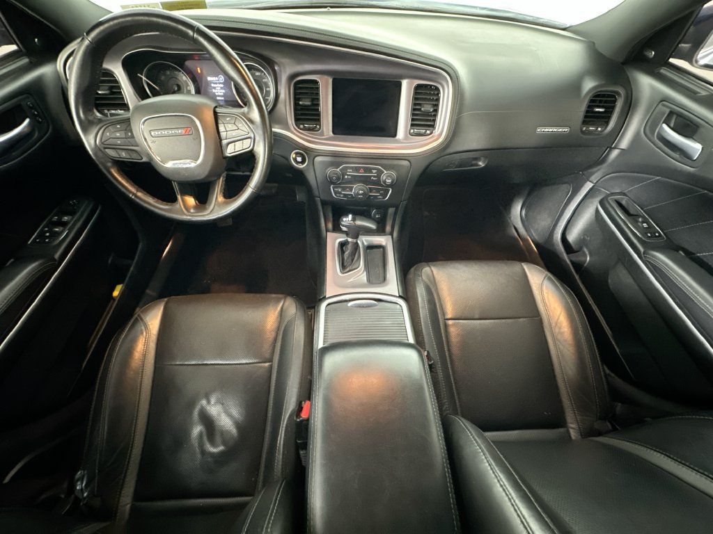Used 2022 Dodge Charger SXT w/ Plus Group RWD image 10